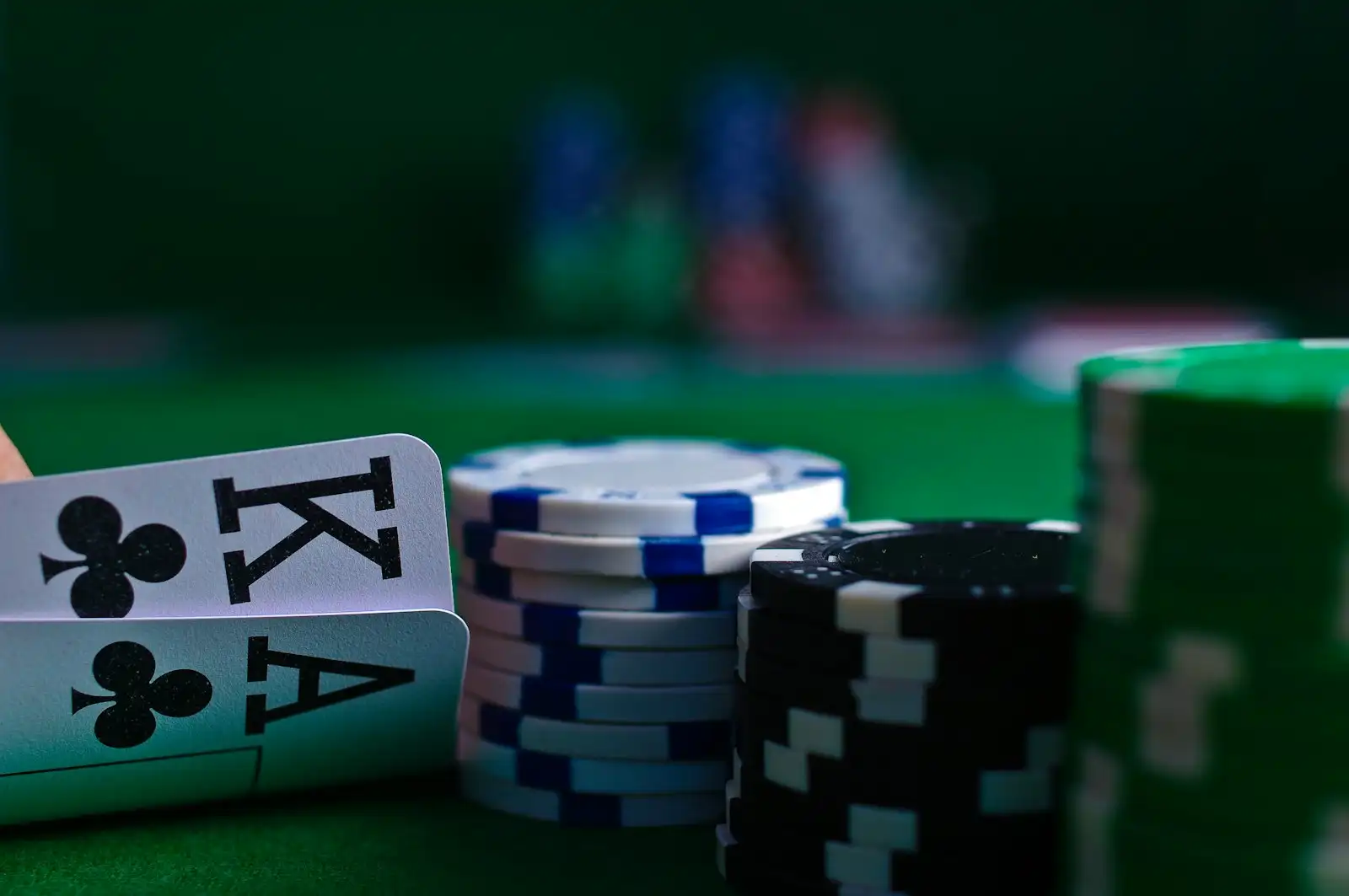 Mesas e jogos de cassino iluminados